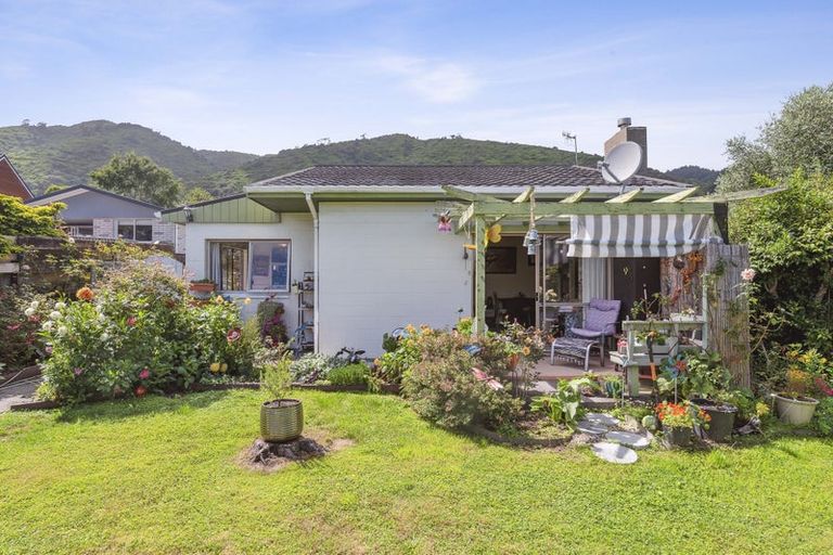 Photo of property in 15 Winara Avenue, Waikanae, 5036