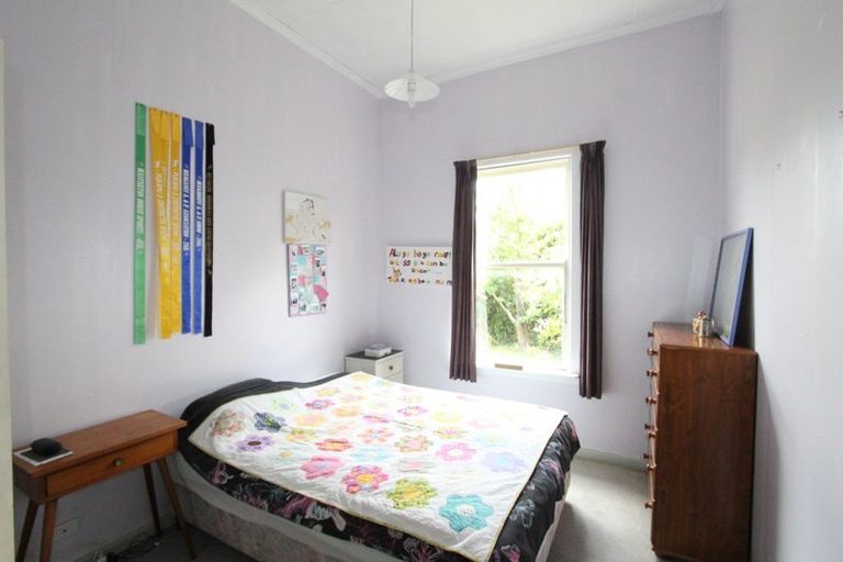 Photo of property in 2 Cambridge Street, Pahiatua, 4910