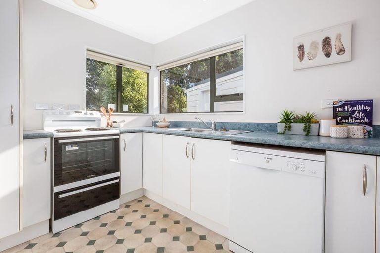 Photo of property in 39 Apple Terrace, Ranui, Porirua, 5024