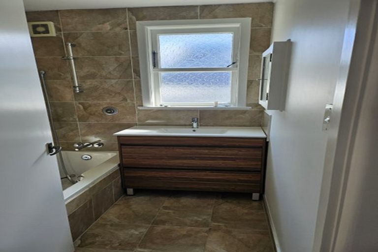 Photo of property in 84a Kaurilands Road, Titirangi, Auckland, 0604