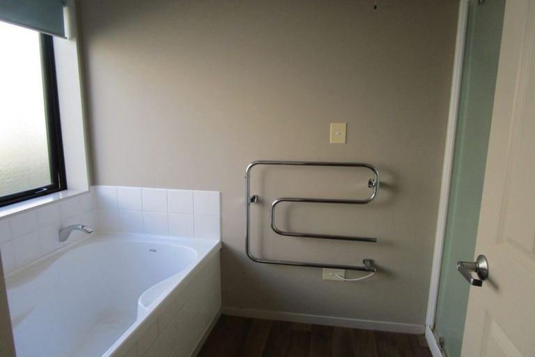 Photo of property in 1 Valley Road, Waiuku, 2123