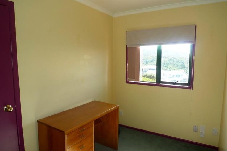 Photo of property in 11 Bennett Grove, Newlands, Wellington, 6037