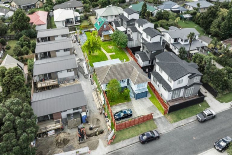 Photo of property in 39 Kingdale Road, Henderson, Auckland, 0610