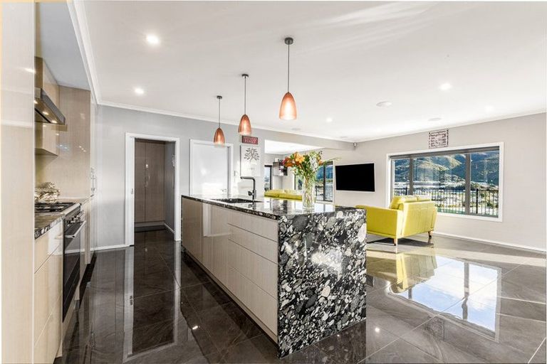 Photo of property in 10 Omaka Place, Aotea, Porirua, 5024