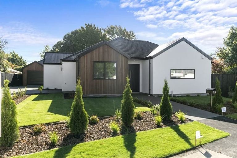 Photo of property in 26a Middlepark Road, Sockburn, Christchurch, 8042