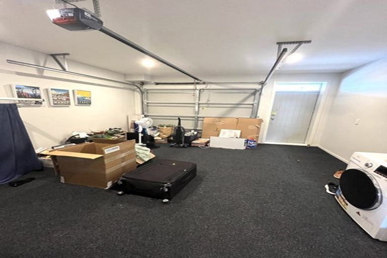 Photo of property in 6 Folkes Lane, New Lynn, Auckland, 0600