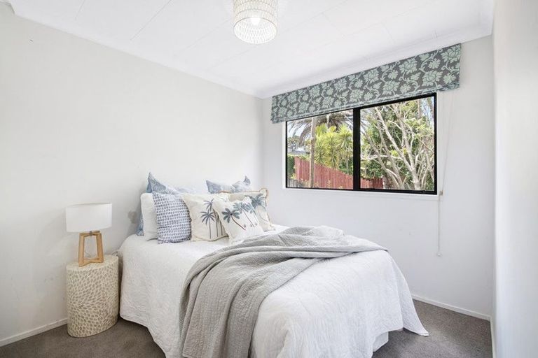 Photo of property in 1/7 Leiden Place, Totara Vale, Auckland, 0629