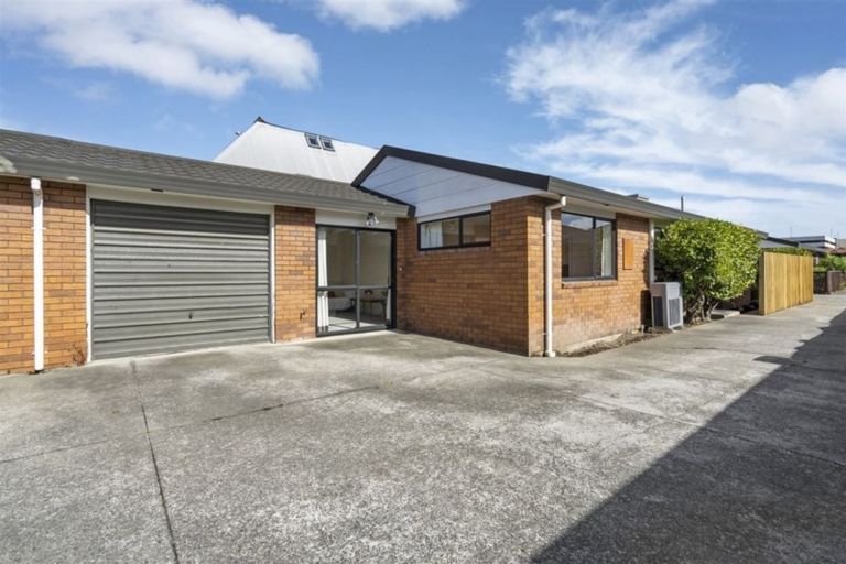 Photo of property in 96a Picton Avenue, Riccarton, Christchurch, 8011