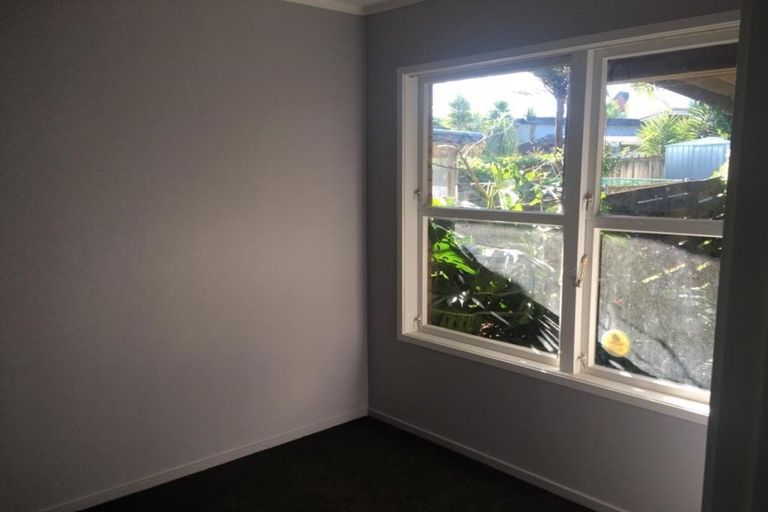 Photo of property in 2/18 Mander Place, Bucklands Beach, Auckland, 2012