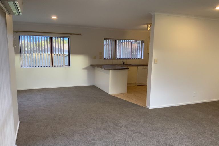 Photo of property in 42 Greenberry Drive, Ranui, Auckland, 0612