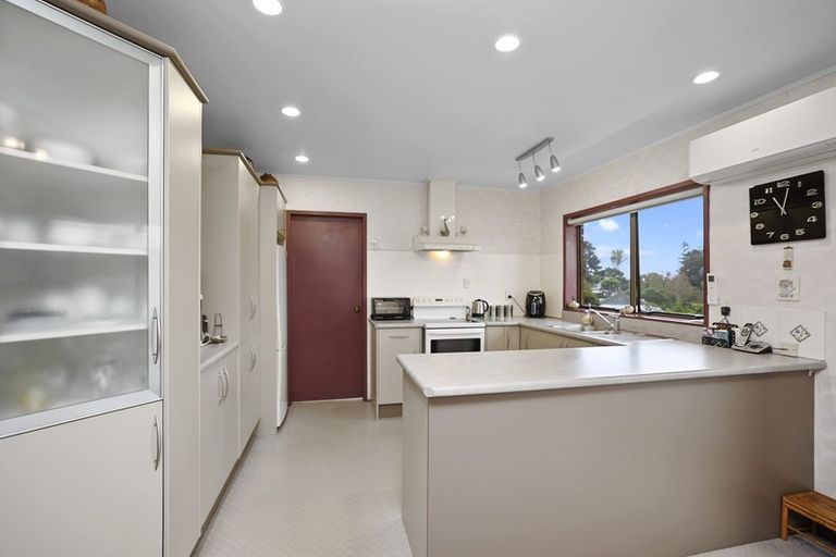 Photo of property in 2 Caledonia Place, Highlands Park, New Plymouth, 4312