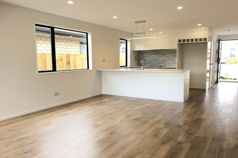 Photo of property in 22 Farmland Road, Papakura, 2110