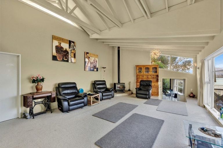 Photo of property in 1077 Dyers Pass Road, Governors Bay, 8971