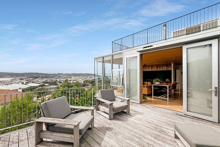 Photo of property in 6 Crawford Road, Kilbirnie, Wellington, 6022