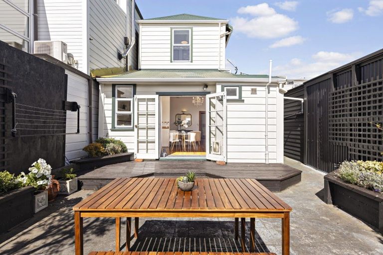 Photo of property in 1 Mcfarlane Street, Mount Victoria, Wellington, 6011