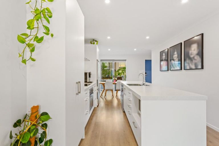 Photo of property in 41 Ambar Ridge Avenue, Massey, Auckland, 0614