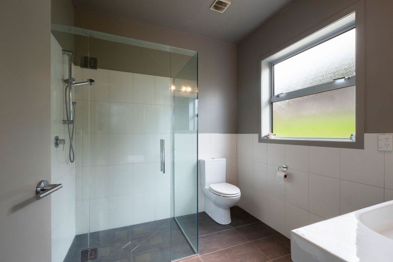 Photo of property in 33 Oram Drive, Turitea, Palmerston North, 4472