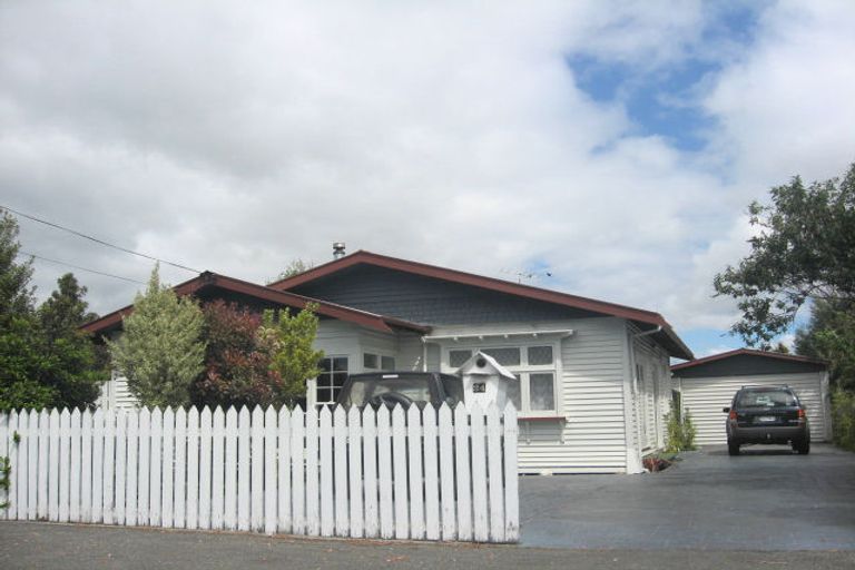 Photo of property in 24 Eltham Road, Blenheim, 7201