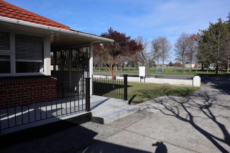 Photo of property in 338 Memorial Avenue, Burnside, Christchurch, 8053