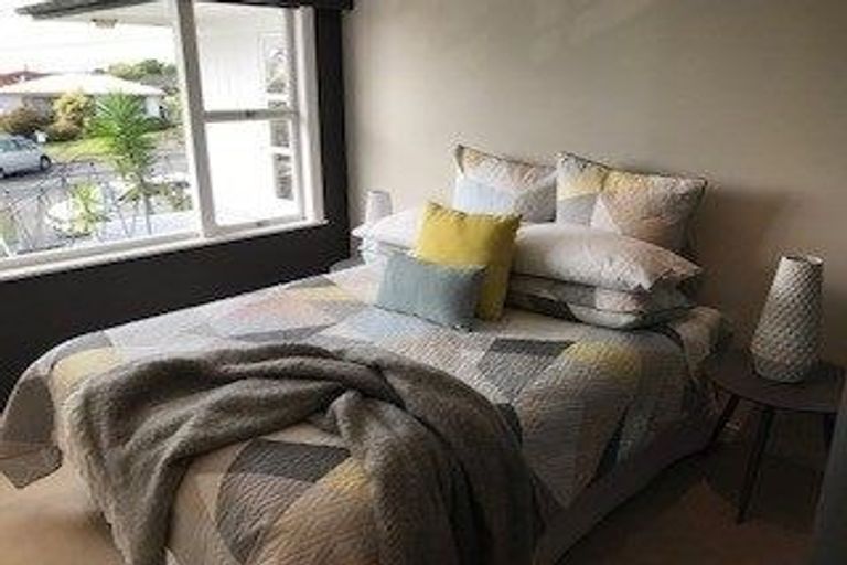 Photo of property in 9 Harding Avenue, Te Atatu South, Auckland, 0610