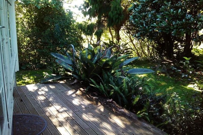 Photo of property in 2/104 Exmouth Road, Northcote, Auckland, 0627