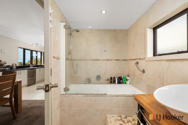 Photo of property in 28 Ocean View Road, Waihi Beach, 3611