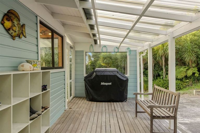 Photo of property in 65 De Luen Avenue, Tindalls Beach, Whangaparaoa, 0930
