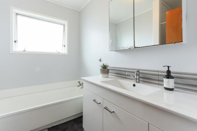 Photo of property in 30 Rewarewa Street, Owhata, Rotorua, 3010