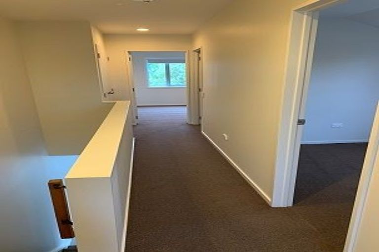 Photo of property in 10/6 John Jennings Drive, Oteha, Auckland, 0632