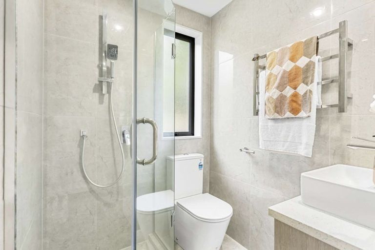 Photo of property in 122a Lancaster Road, Beach Haven, Auckland, 0626