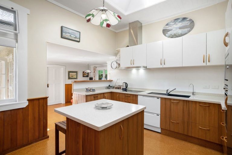 Photo of property in 384 Devonport Road, Tauranga South, Tauranga, 3112