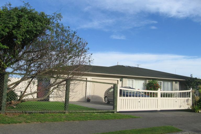 Photo of property in 2 Yarrow Place, Papakowhai, Porirua, 5024