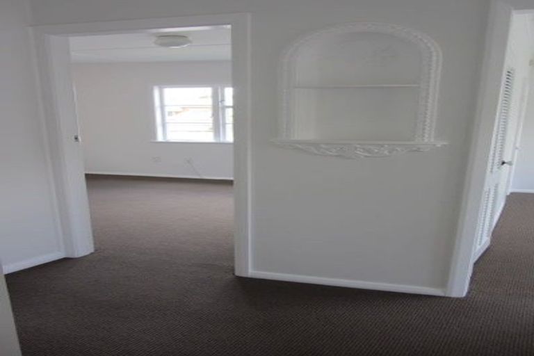 Photo of property in 18 Saulbrey Grove, Woburn, Lower Hutt, 5010