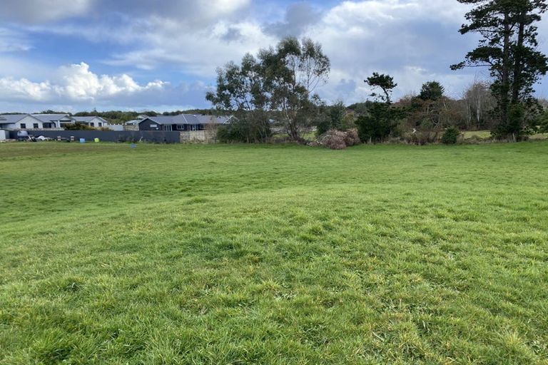 Photo of property in 14 Ochail Way, Otatara, 9879