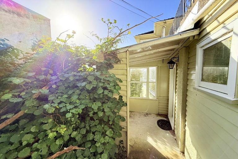 Photo of property in 5 Waiteata Road, Kelburn, Wellington, 6012