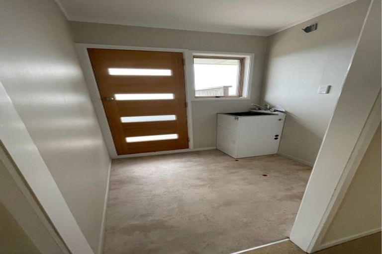 Photo of property in 1/819 East Coast Road, Northcross, Auckland, 0630