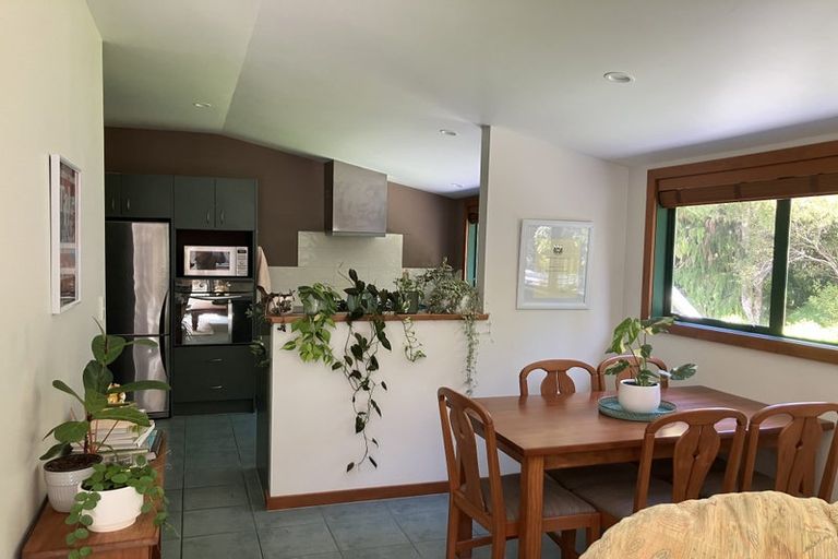 Photo of property in 2 Cascade Avenue, Waiatarua, Auckland, 0604