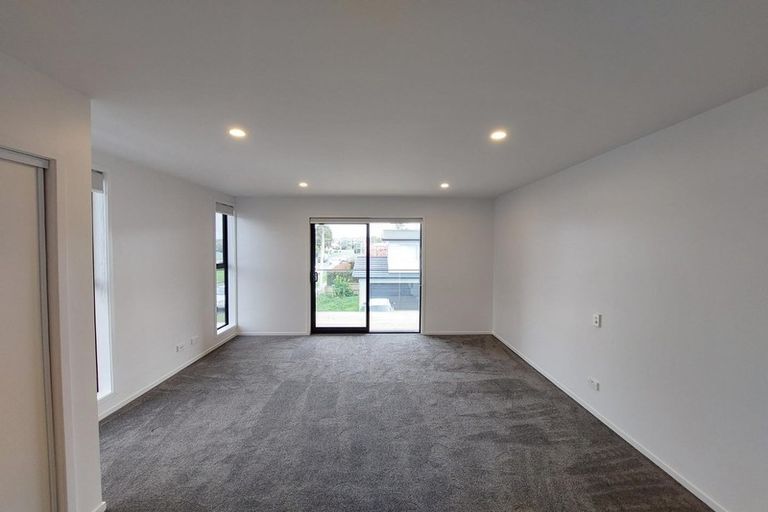 Photo of property in 2/87 Taikata Road, Te Atatu Peninsula, Auckland, 0610