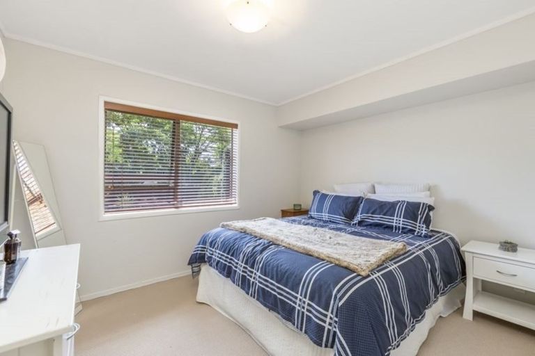 Photo of property in 19 Portsea Place, Chatswood, Auckland, 0626