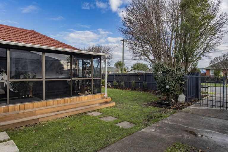 Photo of property in 8 Tenby Place, Avondale, Christchurch, 8061