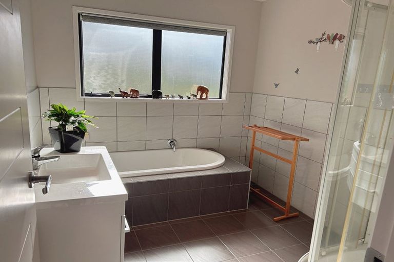 Photo of property in 16 Frankie Stevens Place, Riverstone Terraces, Upper Hutt, 5018
