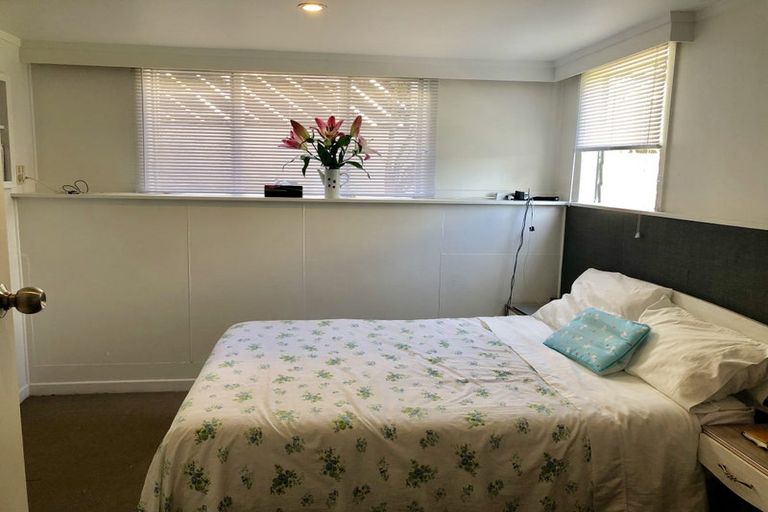 Photo of property in 2b Zion Road, Birkenhead, Auckland, 0626