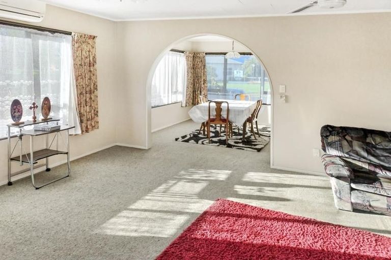 Photo of property in 122 Tait Drive, Greenmeadows, Napier, 4112