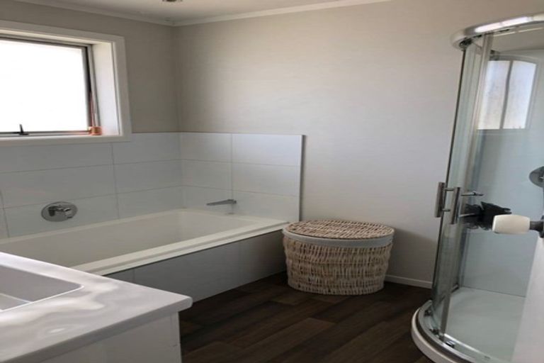 Photo of property in 7a La Perouse Street, Botany Downs, Auckland, 2010