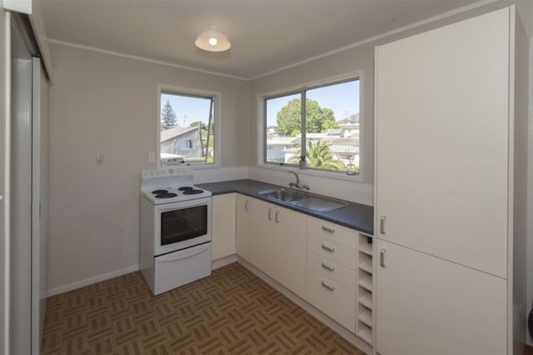 Photo of property in 2/4 Clyma Place, Massey, Auckland, 0614