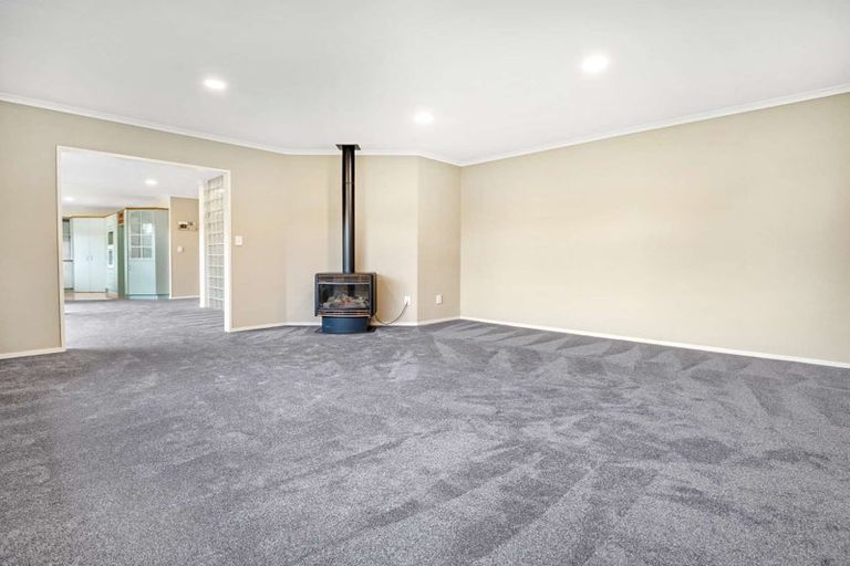 Photo of property in 24 Caulfield Place, Pukehangi, Rotorua, 3015
