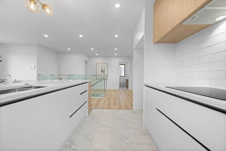 Photo of property in 3b Dawnhaven Drive, Te Atatu Peninsula, Auckland, 0610