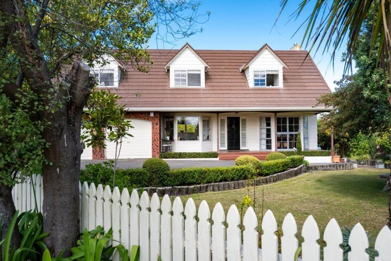 Photo of property in 10 Tauroa Road, Havelock North, 4130