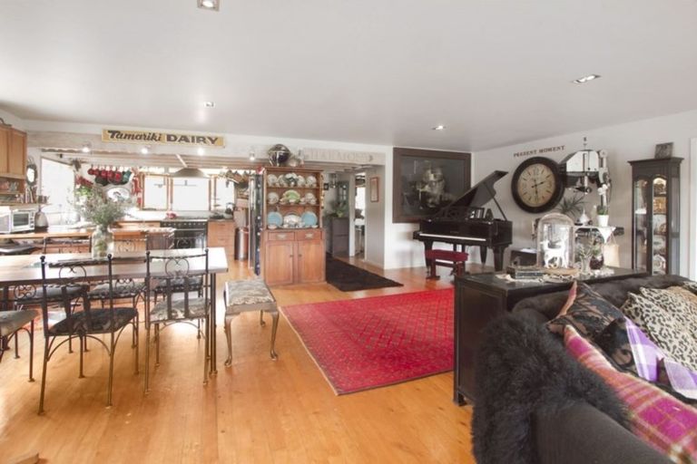 Photo of property in 540 Kawakawa-orere Road, Orere Point, Papakura, 2585