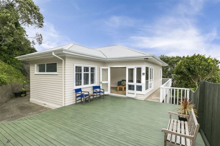 Photo of property in 15 Madras Street, Khandallah, Wellington, 6035